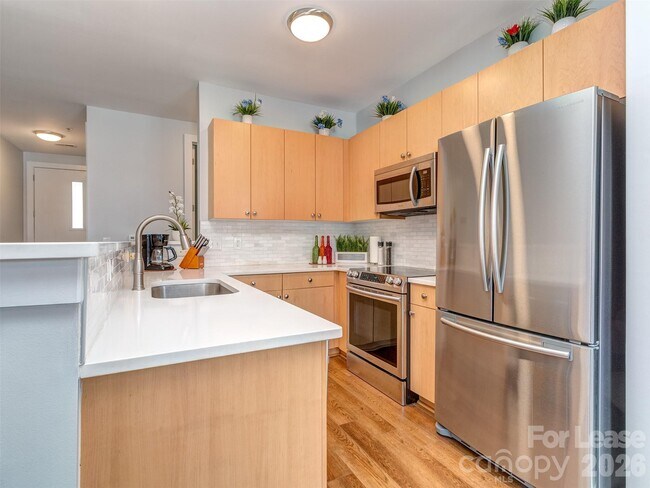 Building Photo - 1101 W 1st St