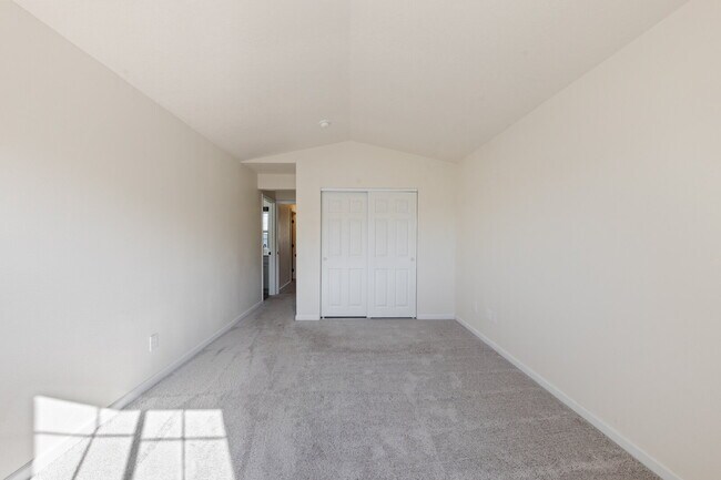Building Photo - Newly Remodeled 3 bedroom Home