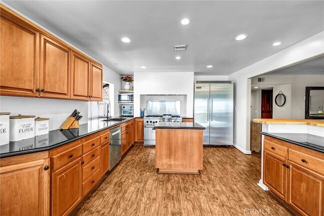 Building Photo - 134 Avenida Presidio