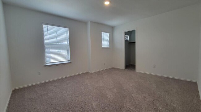 Building Photo - 217 Redonda Dr