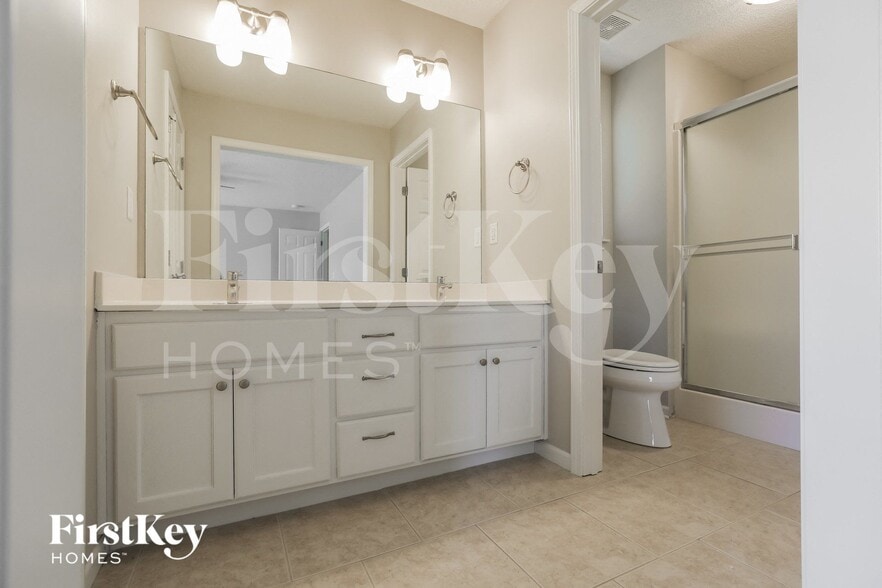 Building Photo - 724 Bristol Dr