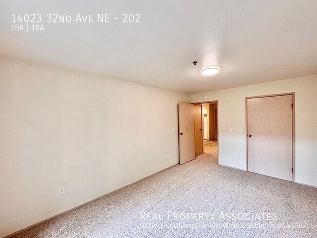 Building Photo - 14023 32nd Ave NE