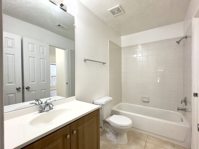 Bathroom 1 - 4126 Mallow St