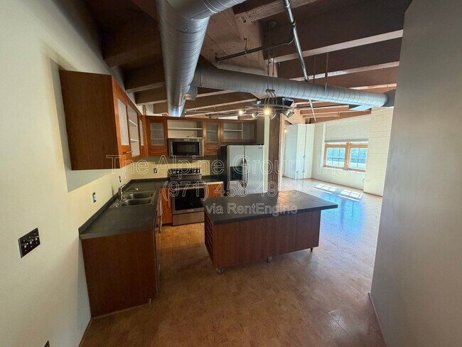 Building Photo - 1420 NW Lovejoy St