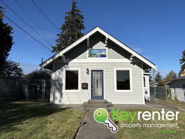 Building Photo - Classic North Tacoma Home with Character!