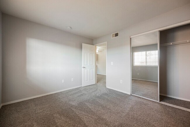 Building Photo - Like-New 2BR/2BA Condo in Gated Manzanita Community – Vaulted Ceilings & Fireplace!