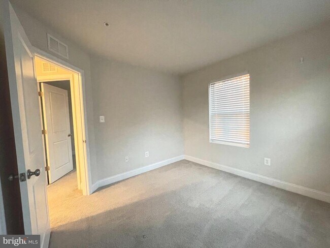 Building Photo - 3667 Duckhorn Way