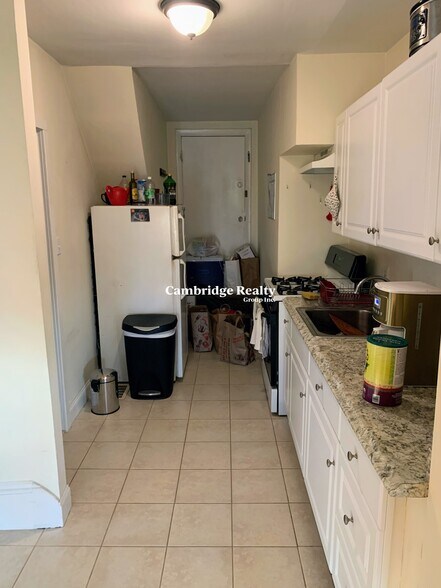 Building Photo - 70 Craigie St