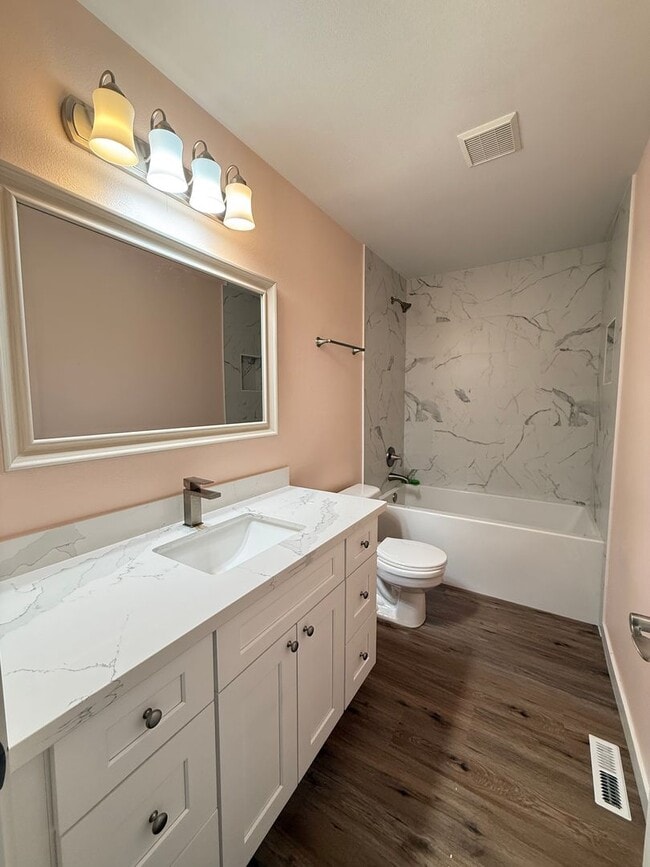 Building Photo - Move in Ready Luxury 4 Bedroom, 2.5 bath home for rent...