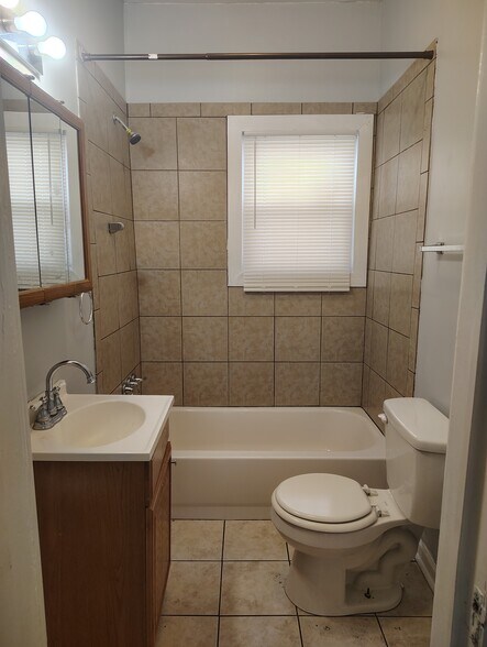 Building Photo - 1118 Wildwood Ave