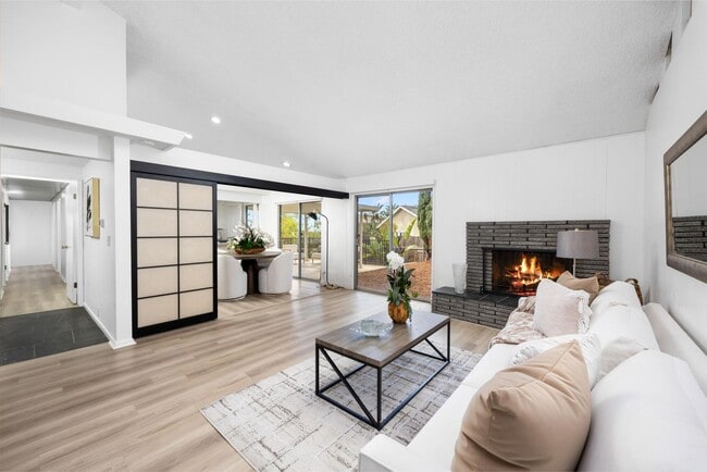Building Photo - Mid-Century Home in Prime East Sierra Madr...