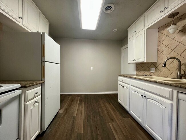 Building Photo - Charming 3 Bedroom Home in Slaton!