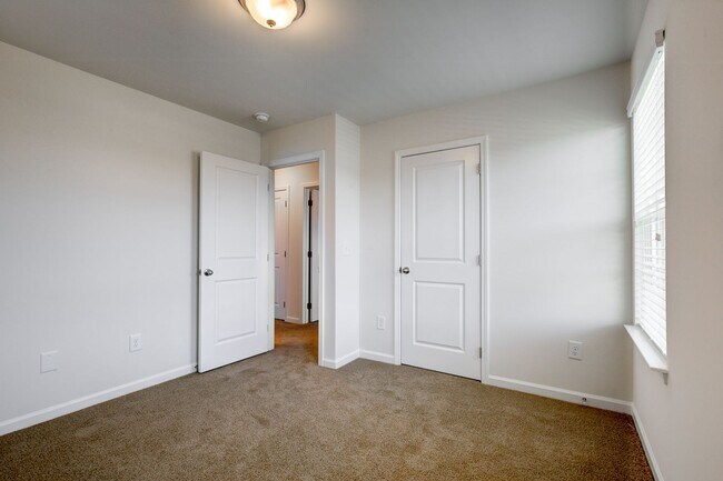 Building Photo - 4 Bedroom Rental in Mackintosh On The Lake Neighborhood!