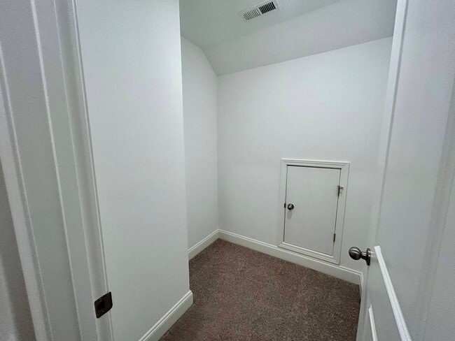 Building Photo - Spacious 3 bed, 3 bath home in Groves Park Commons featuring a modern kitchen, 2-car garage, and ...