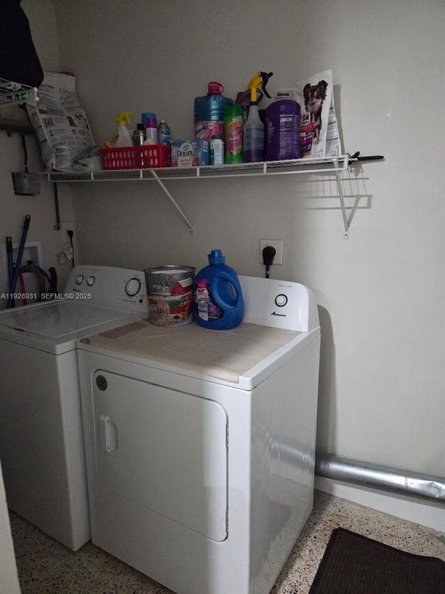 Building Photo - 9228 SW 37th St