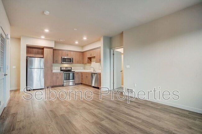 Building Photo - 5239 Claremont Ave