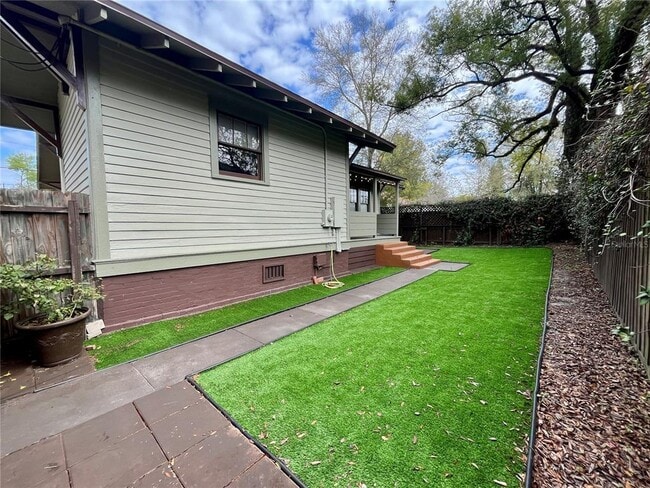 Building Photo - 1401 E Powhatan Ave