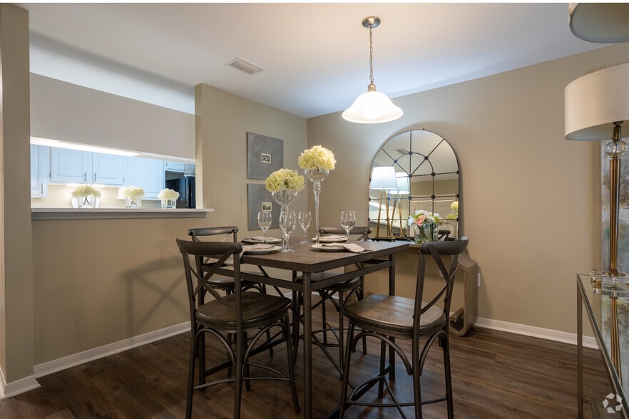 2BR,2BA_Barbaretta_1024 SqFt - South Pointe Apartments and Homes