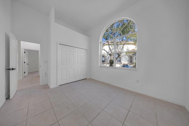 Building Photo - 608 W Palm Aire Dr