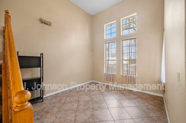 Building Photo - 516 Carrigane Way