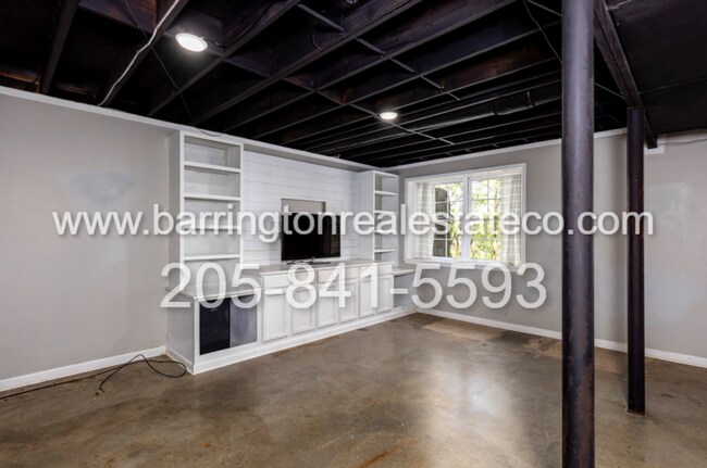 Building Photo - Hoover