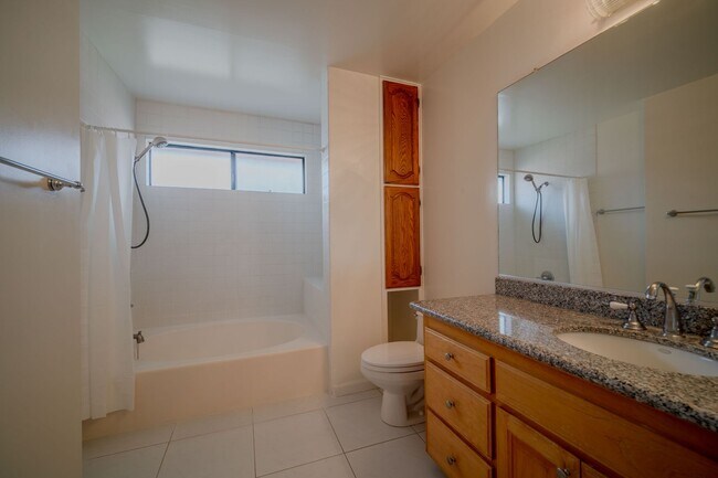 Building Photo - Fountain Valley Family home