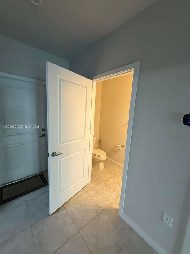 Building Photo - 1020 NW 5th Terrace