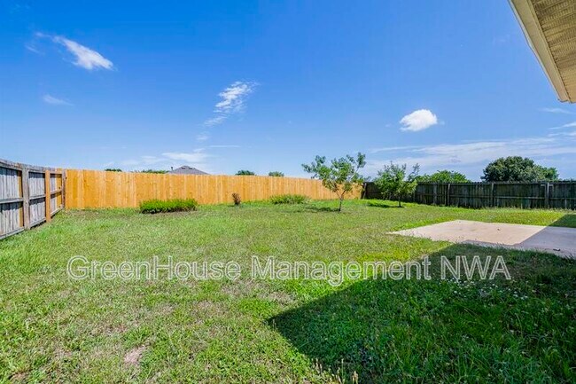 Building Photo - 520 Dewberry Ln