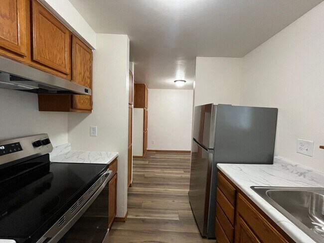 Building Photo - Updated 1st floor 1 X 1 Beaverton Condo! Close to Downtown Beaverton! Spacious & Open, Close to N...