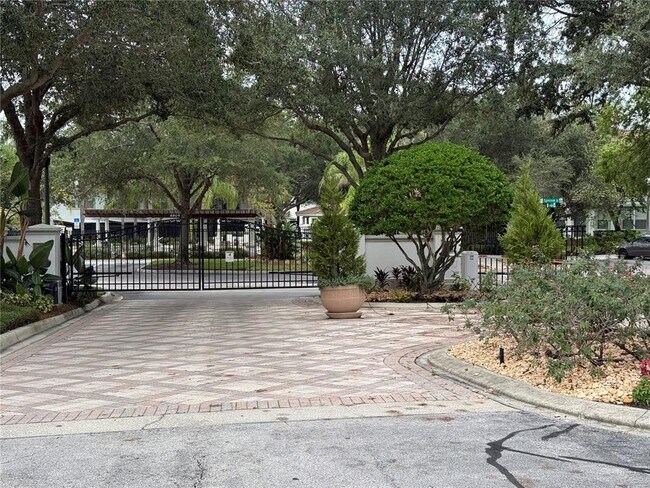 Building Photo - 7014 Cadiz Blvd