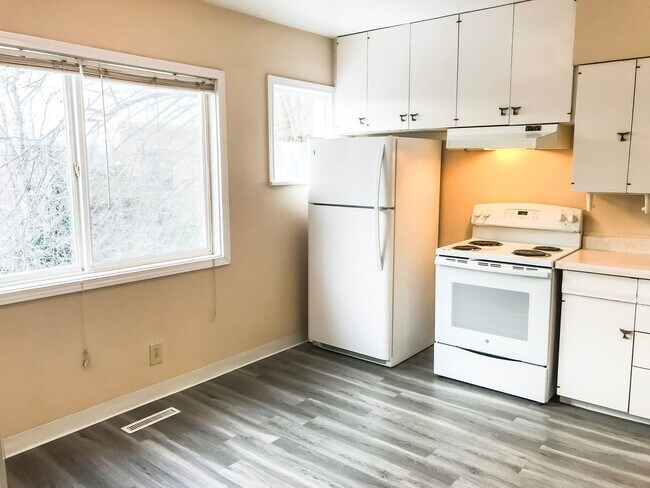 Building Photo - 917/ 917.5 West A St