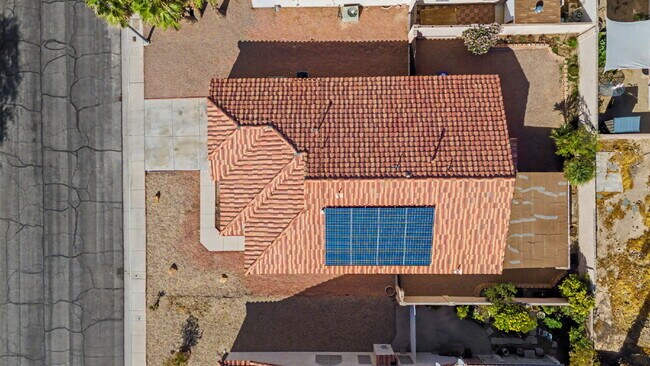 Building Photo - 2054 Cardigan Ave