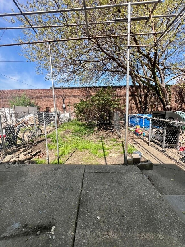 Building Photo - Stunning 3-Bedroom Townhome in Frankford! Available NOW!