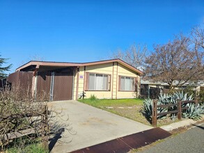 Building Photo - 13973applelane.is4lease.com