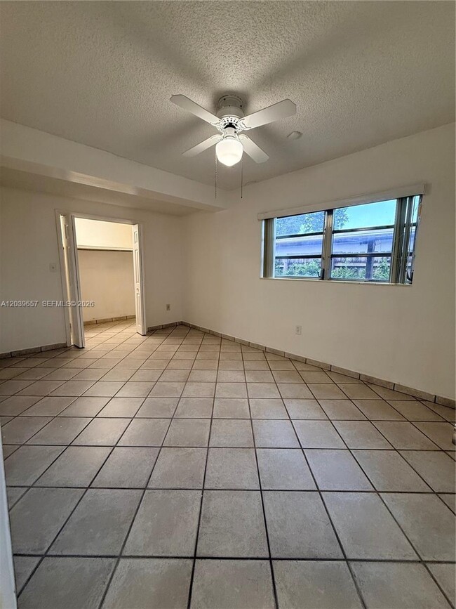 Building Photo - 561 W 39th St