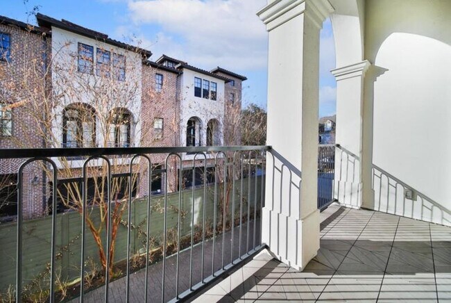 Building Photo - 3913 Gramercy St