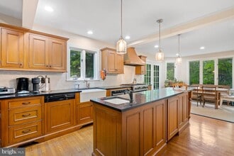 Building Photo - 3203 Leland St