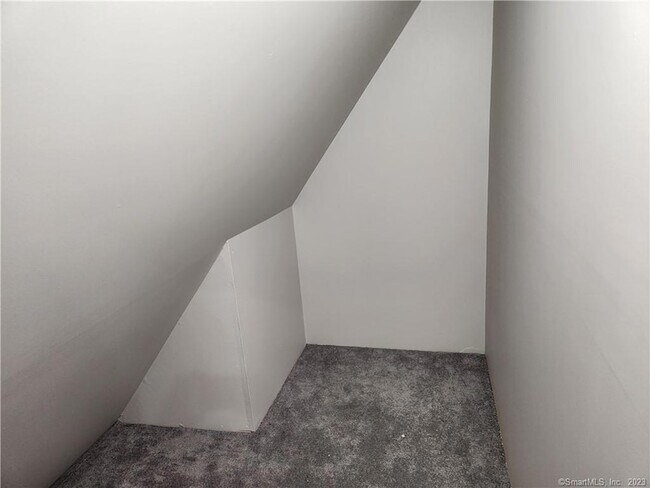 Building Photo - 11 Sherman Ln