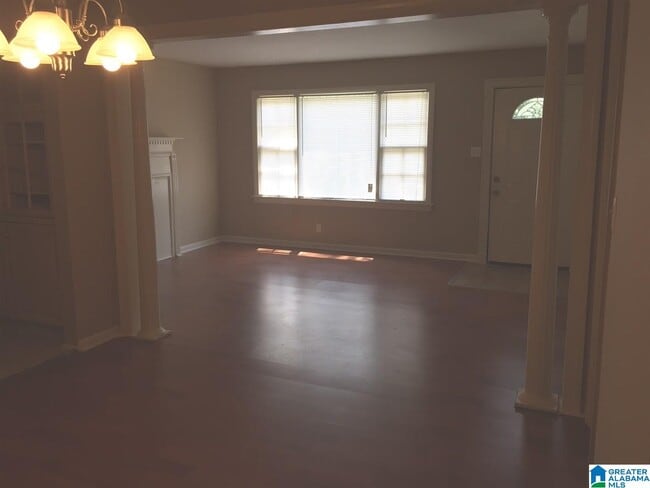 Building Photo - 8132 10th Ave S