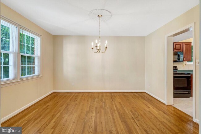 Building Photo - 8916 Braeburn Dr