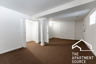 Building Photo - HUGE 4BR/2BA Duplex Close to Blue Line