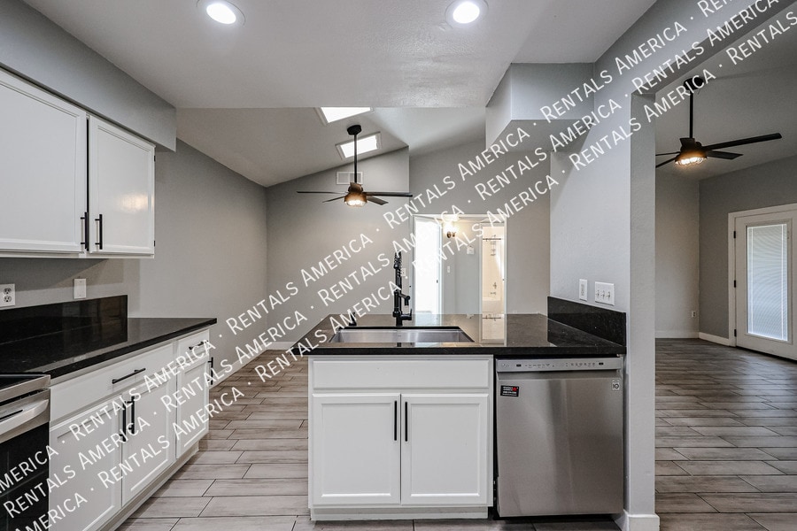 Building Photo - 1631 E Javelina Cir