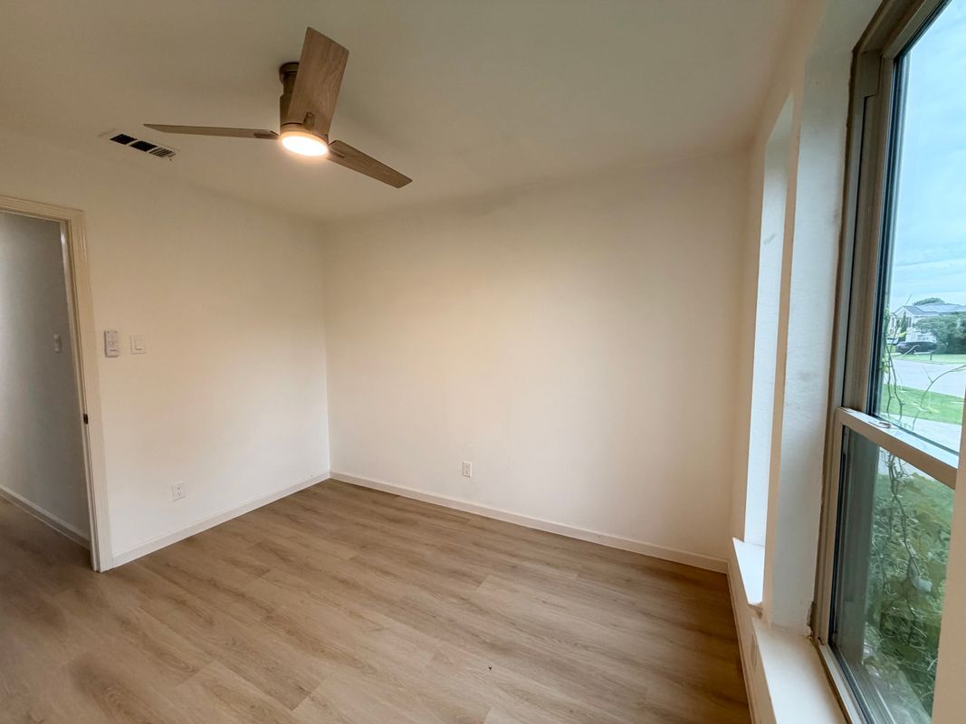 Building Photo - 3308 Meadowview Dr