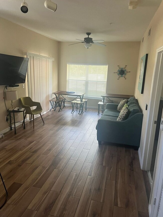 Building Photo - 4000 Santa Maria Dr