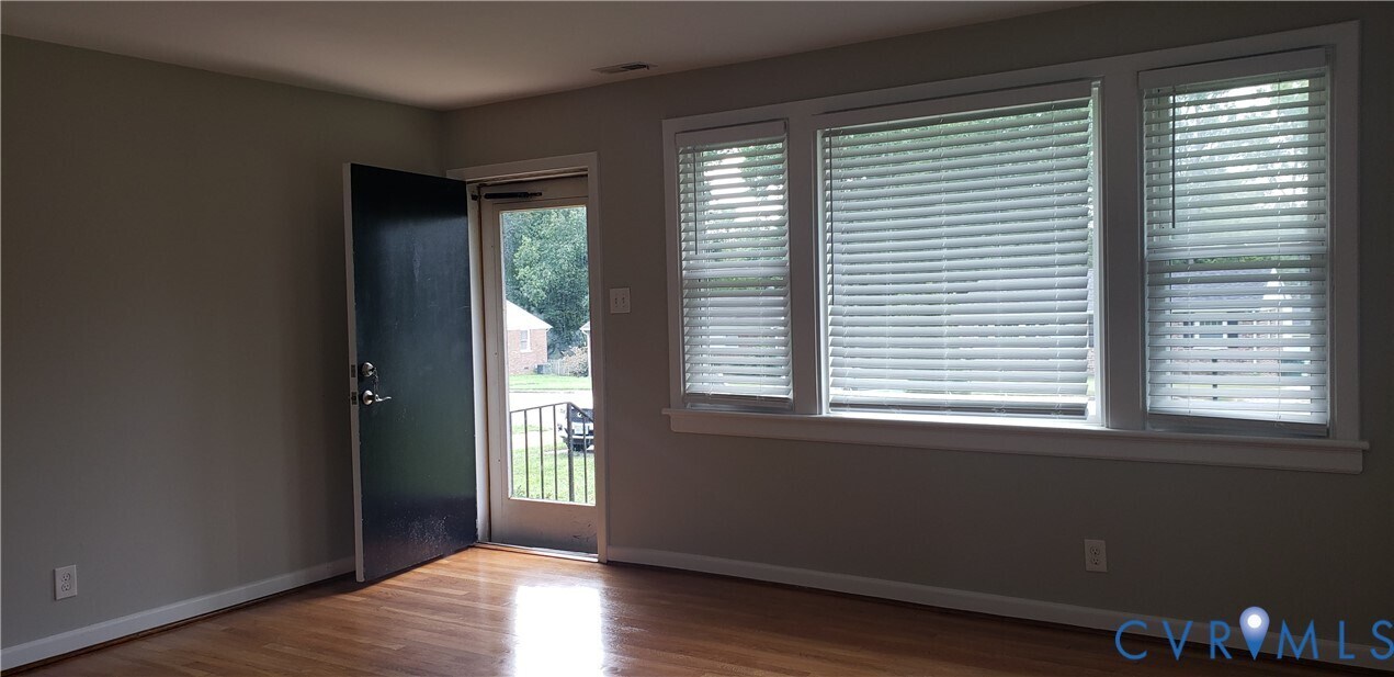 Building Photo - 2318 Leah Rd