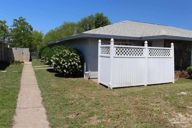 Primary Photo - 3352 Green Briar Cir