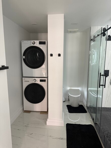 Building Photo - 145 15th St NE