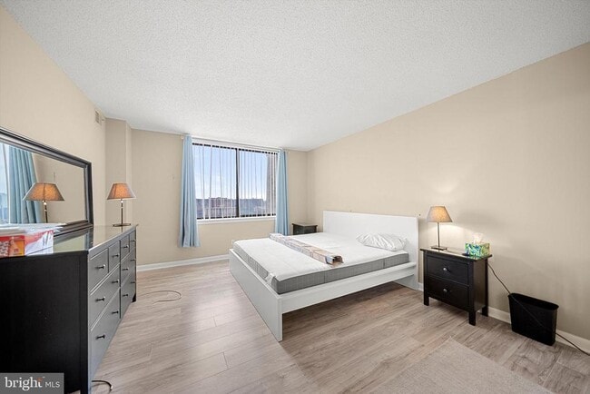 Building Photo - 3709 S George Mason Dr