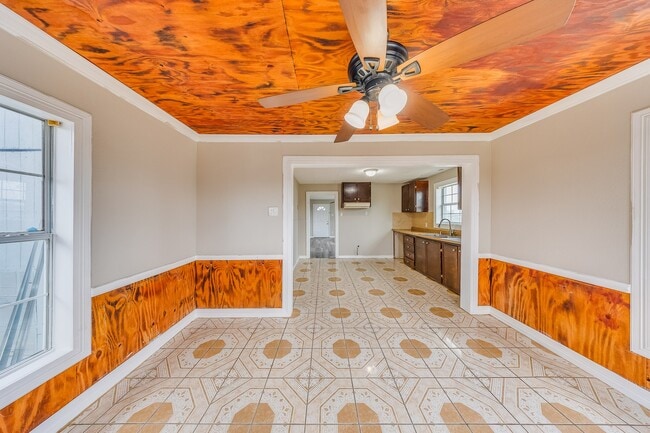 Building Photo - 13034 Emporia St