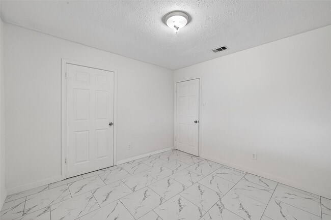 Building Photo - 19451 Spanish Needle Dr